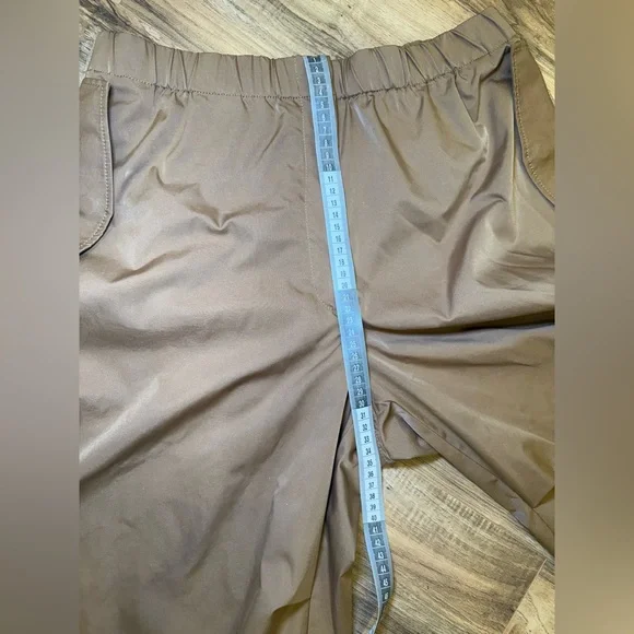 Aritzia - Emerson Pant Slick Matte Twill Mid-rise Parachute Pants - Picture 13 of 14